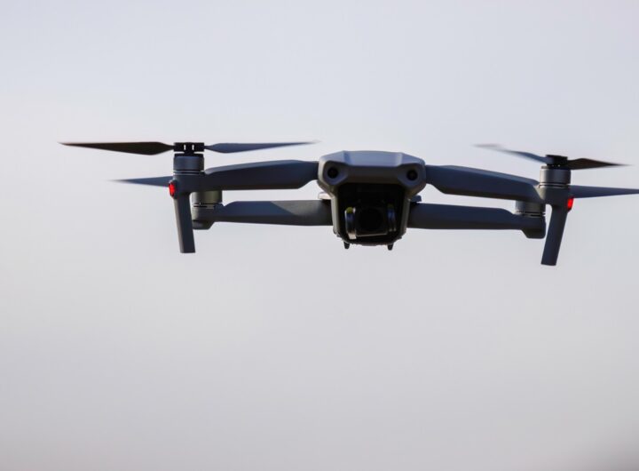 Новини світу - Біля аеропорту Вільнюса затримали двох операторів дронів