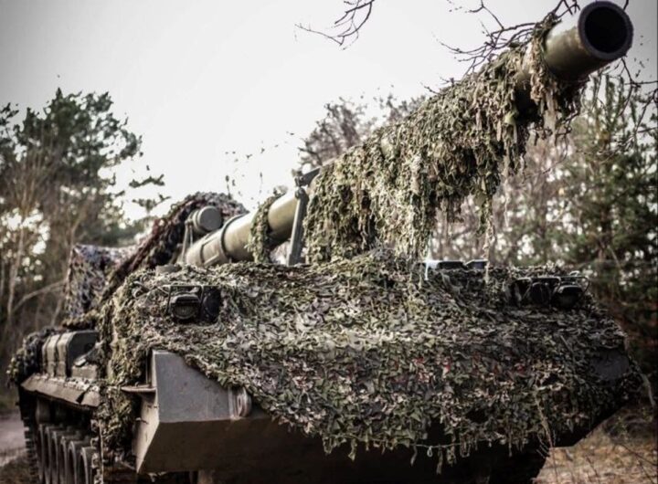 Новини України - ГШ: РФ тисне з допомогою авіації, 200 атак відбито