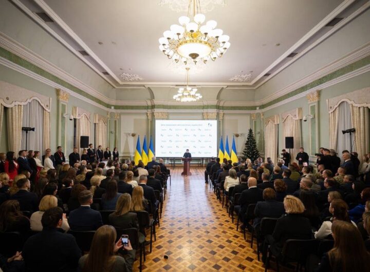 Володимир Зеленський привітав дипломатичних працівників із професійним святом