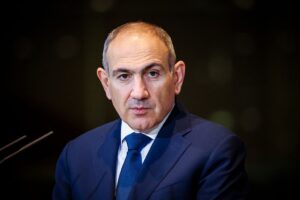 Новини світу - Літак Пашиняна не зміг сісти у Москві через атаку дронів