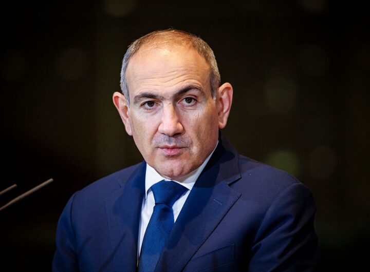 Новини світу - Літак Пашиняна не зміг сісти у Москві через атаку дронів