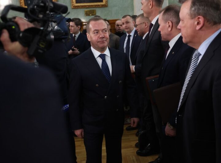 Новини світу - Медведєв пригрозив ЄС війною через активи РФ