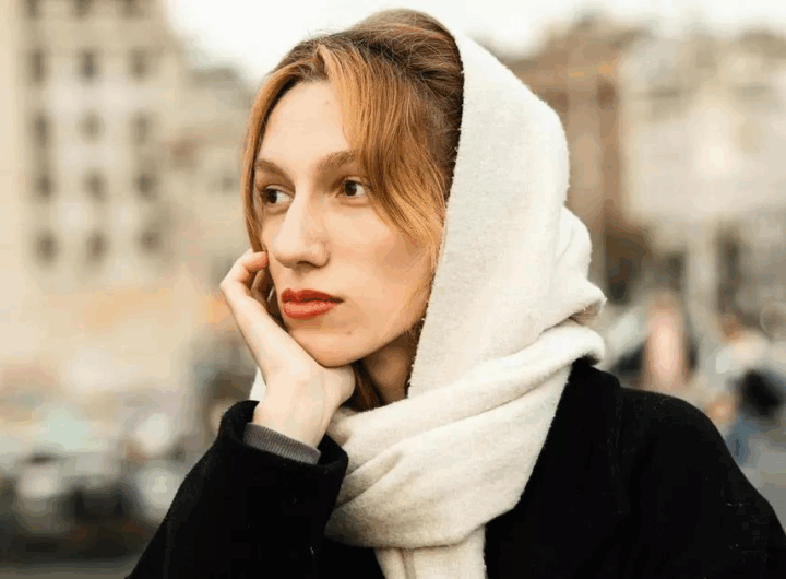 Без категорії - Модно та практично: мистецтво носити шарф на голові