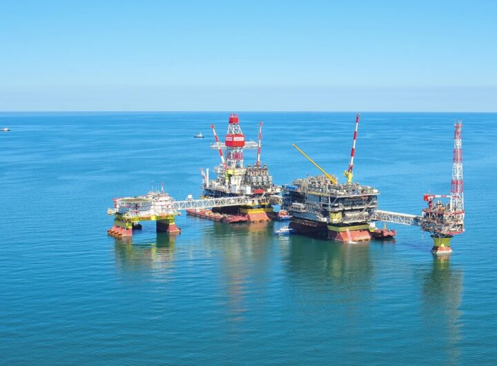 Новини України - На Каспії уражено третю нафтову платформу - ЗМІ