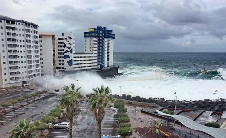 Новини світу - На Тенеріфе піднялася гігантська хвиля, є жертви