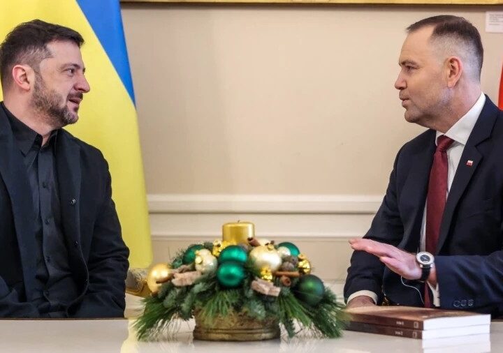 Новини України - Навроцький подарував Зеленському книгу про Волинську трагедію