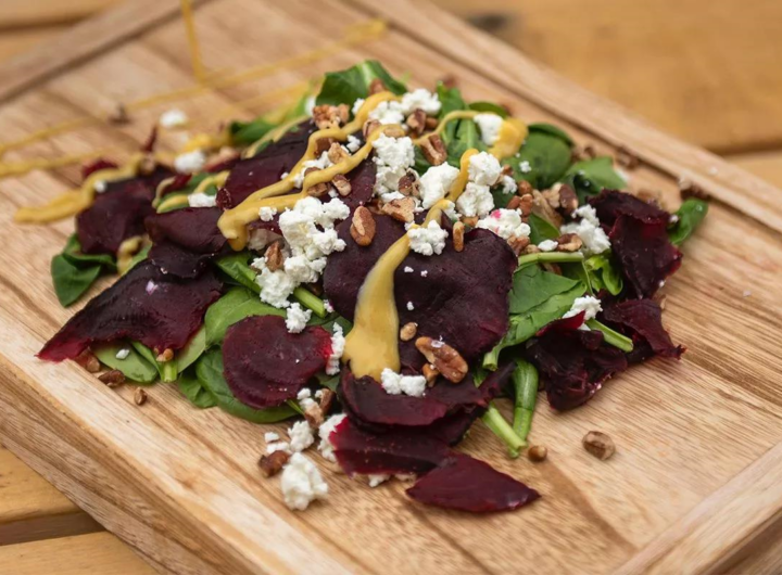 Без категорії - П’ять простих рецептів салатів із буряком та козячим сиром