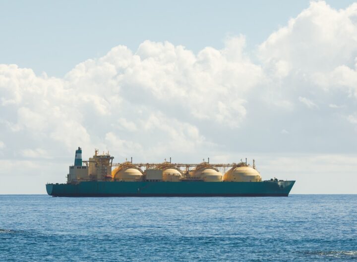 Новини світу - Підсанкційний порт Газпрому відновив постачання ЗПГ до Китаю