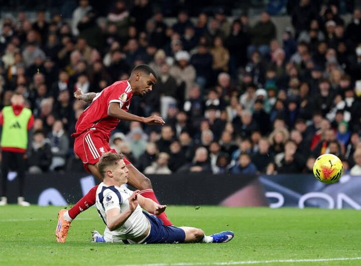 Новини спорту - Причина ранньої заміни: форвард Ліверпуля залишив гру після голу