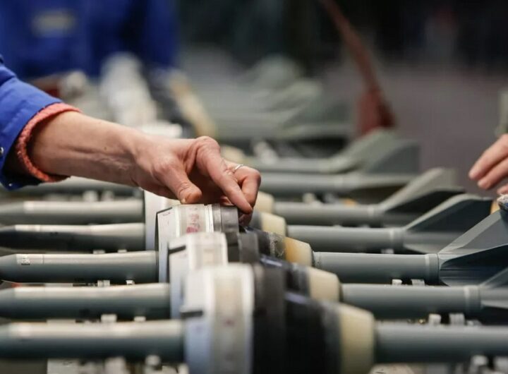 Новини світу - Росія вчетверо збільшила військові витрати з 2021-го - розвідка