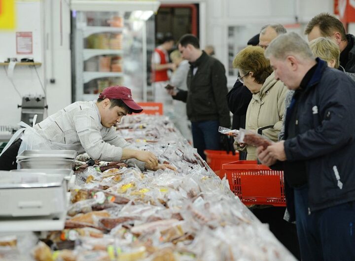 Новини світу - Росіяни економлять на їжі: виробництво скоротилося вперше за 15 років