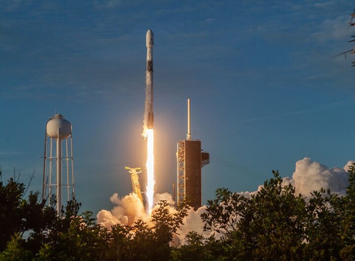 Технології - SpaceX запустила нову партію супутників Starlink