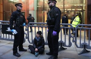 Новини світу - У Британії арештували екоактивістку Грету Тунберг