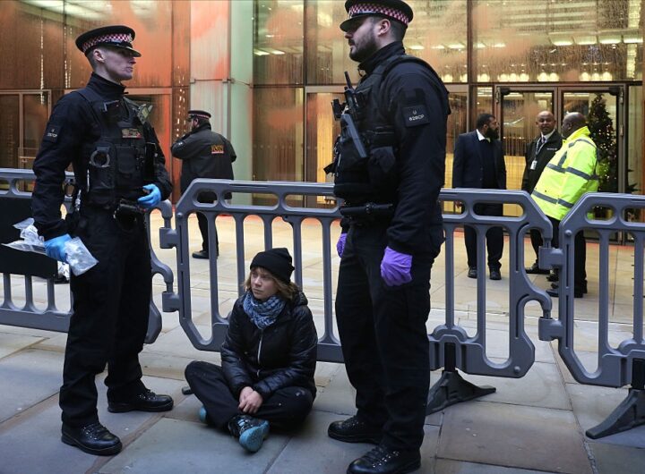 Новини світу - У Британії арештували екоактивістку Грету Тунберг