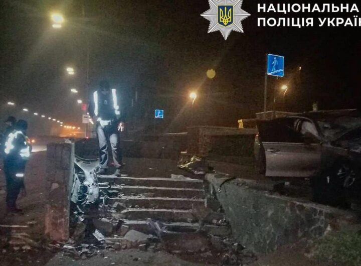 Новини Києва - У Києві 18-річний водій загинув, влетівши у підземний перехід