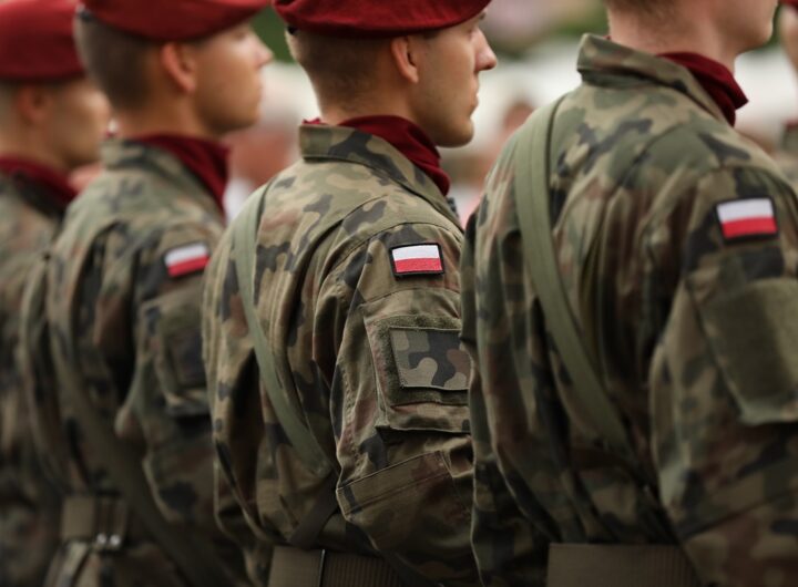Новини світу - У Польщі стрімко зросла підтримка повернення військового призову