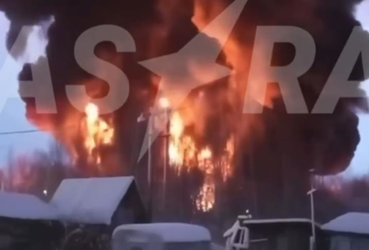Новини світу - У російському Рибінську пролунали вибухи, загорілися резервуари з пальним