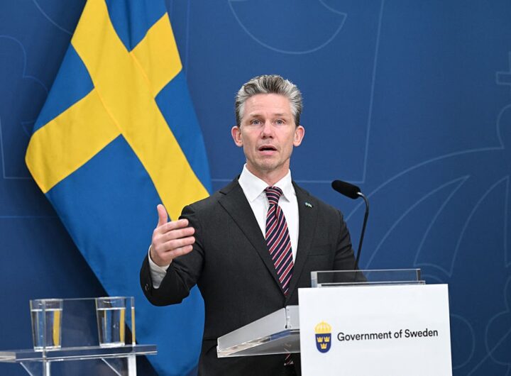 Новини світу - У Швеції закликали надати Україні "репараційну позику"