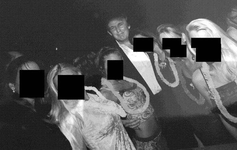 Новини світу - У США опублікували нові фото з Трампом зі спадку Епштейна