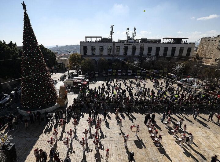Новини світу - У Віфлеємі відновили різдвяні святкування після двох років війни в Газі
