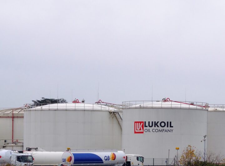 Новини бізнесу - Угорська компанія планує купити активи російського Лукойла - ЗМІ