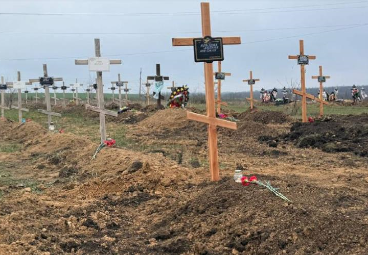 Новини України - В Ізюмі перепоховали 449 людей, які загинули під час окупації
