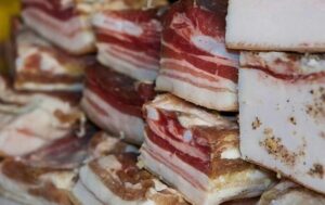 Новини бізнесу - В Україні за рік сало подорожчало майже на чверть