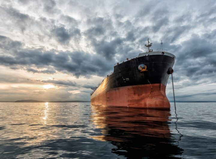 Новини світу - Вибухнув третій танкер, що возив російську нафту