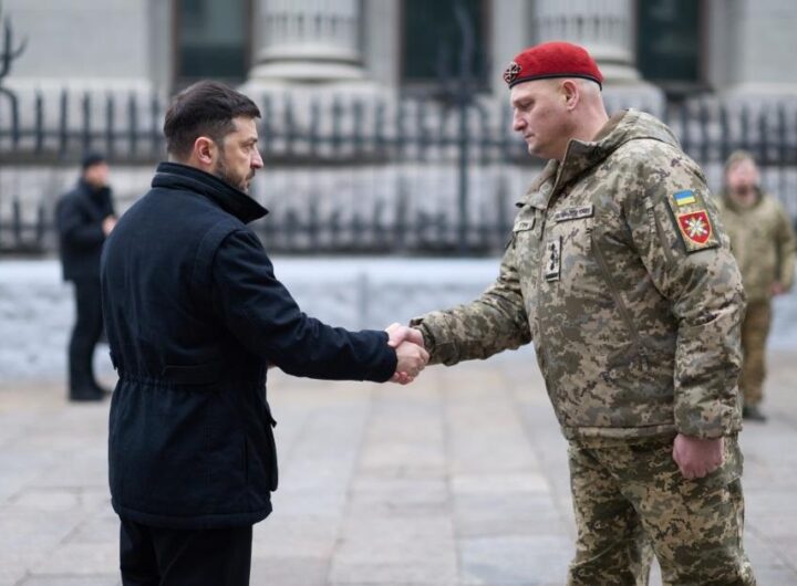 Новини України - Зеленський відзначив нагородами воїнів ракетних військ та артилерії