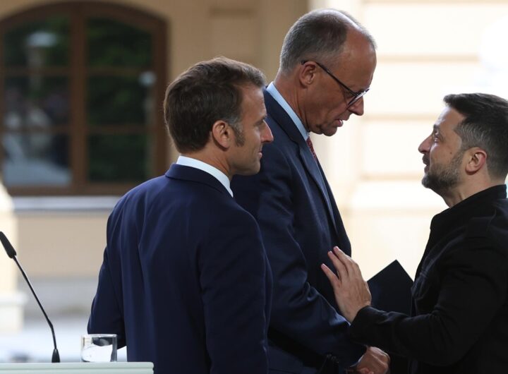 Новини світу - ЗМІ: Зеленського попередили про "зраду" з боку США