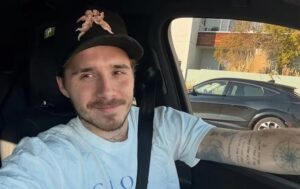 Новини культури - Бруклін Бекхем попросив батьків спілкуватися з ним лише через адвокатів