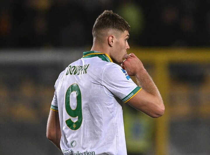 Новини спорту - Довбик виклався на повну в матчі з Лечче і знову травмований