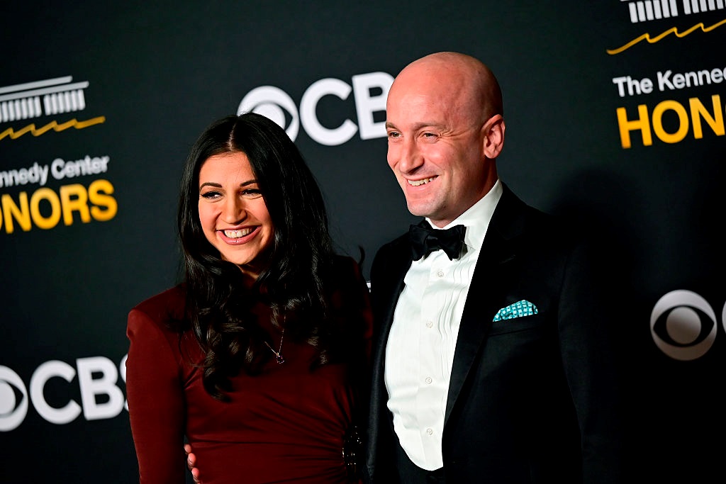 Новини світу - Дружина радника Трампа натякнула на анексію Гренландії