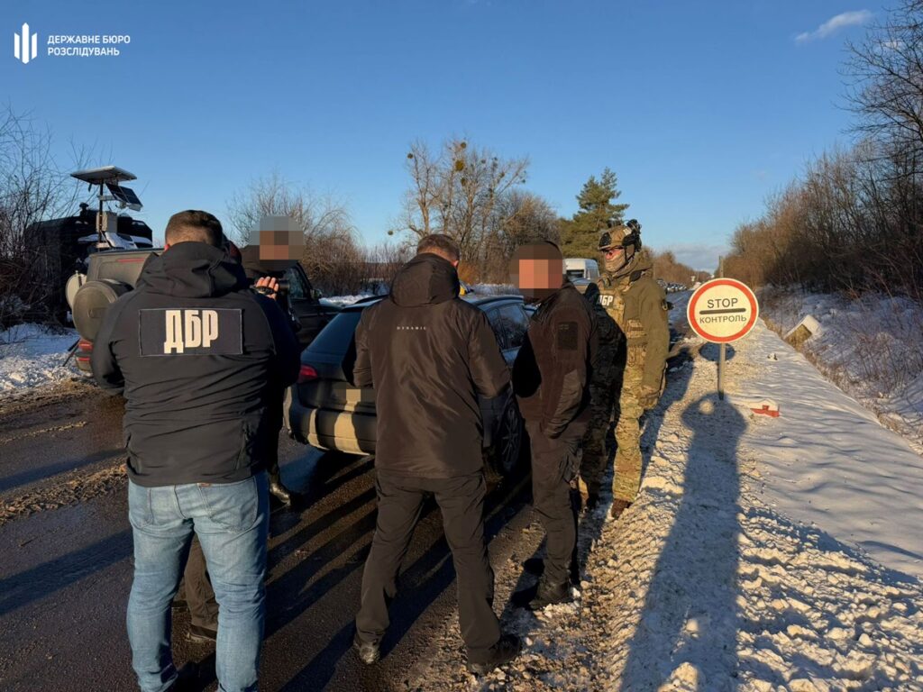 Новини України - На Буковині митник брав по $100 за кожен контрабандний iPhone