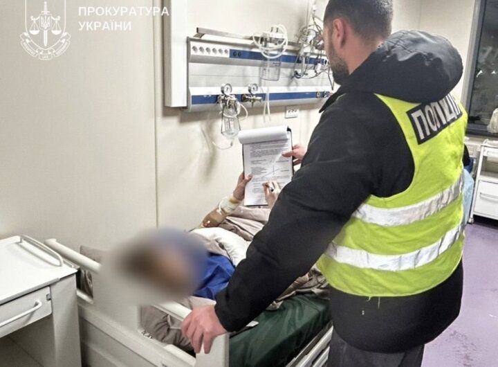 Новини Києва - Напав з ножем на вчительку та однокласника: підліток отримав підозру