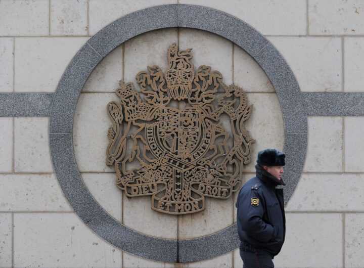 Новини світу - Росія вислала британського дипломата, звинувативши у шпигунстві