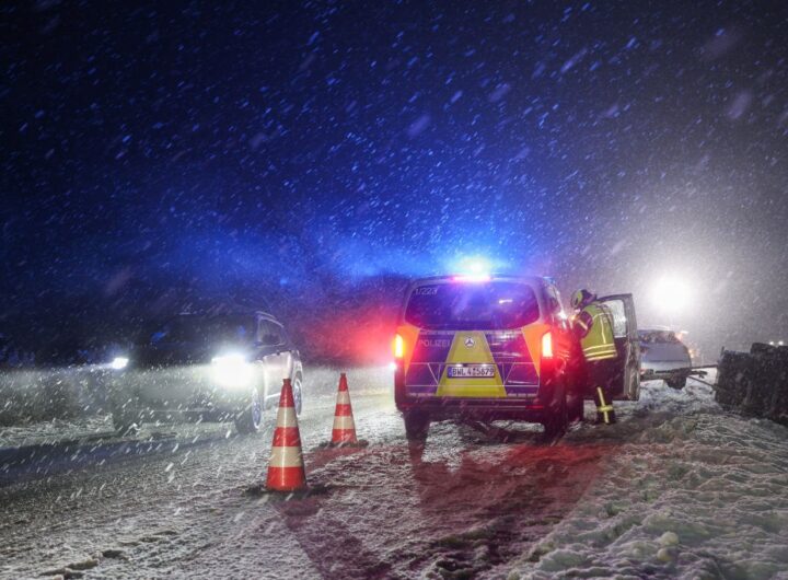 Новини світу - Сильні снігопади паралізували половину Європи