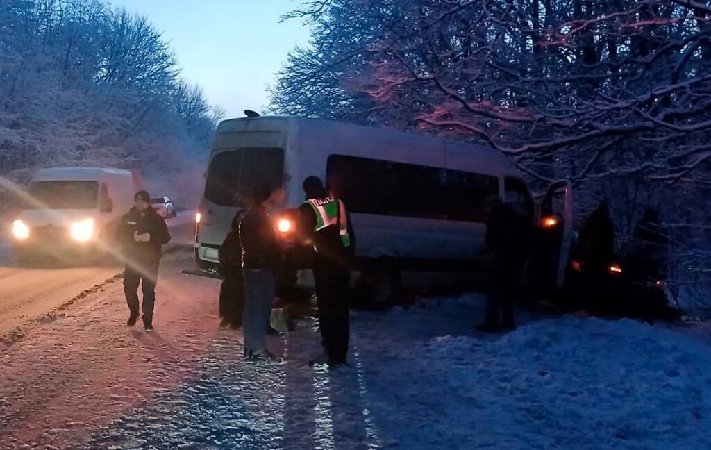Новини України - У ДТП під Харковом постраждали 18 людей