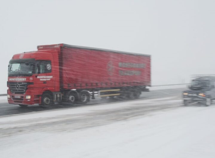 Новини України - У кількох областях обмежили рух вантажівок