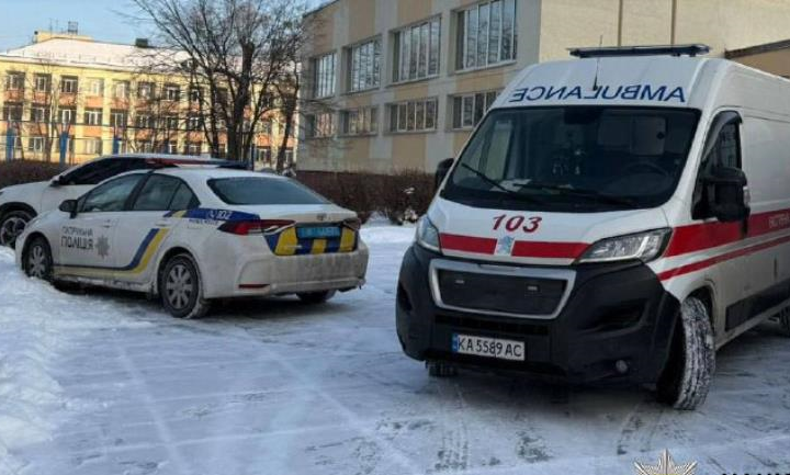 Новини Києва - У Києві школяр з ножем напав на вчительку та однокласника