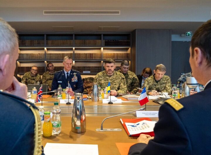 Новини світу - У Парижі обговорили гарантії безпеки для України