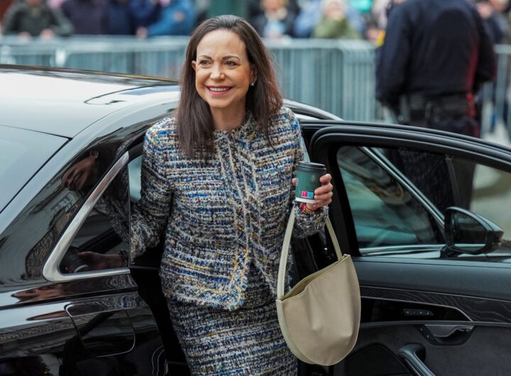 Новини світу - ЗМІ: Віцепрезидентка і опозиціонерка Венесуели борються за підтримку Трампа