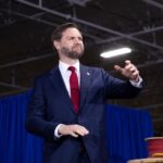 Уряд Угорщини анонсував візит Венса перед виборами