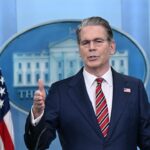 США не продовжать винятки із санкцій проти нафти РФ - Бессент