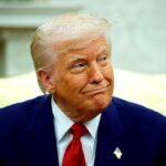 На корпусі нового телефона Трампа помітили неправильний прапор США